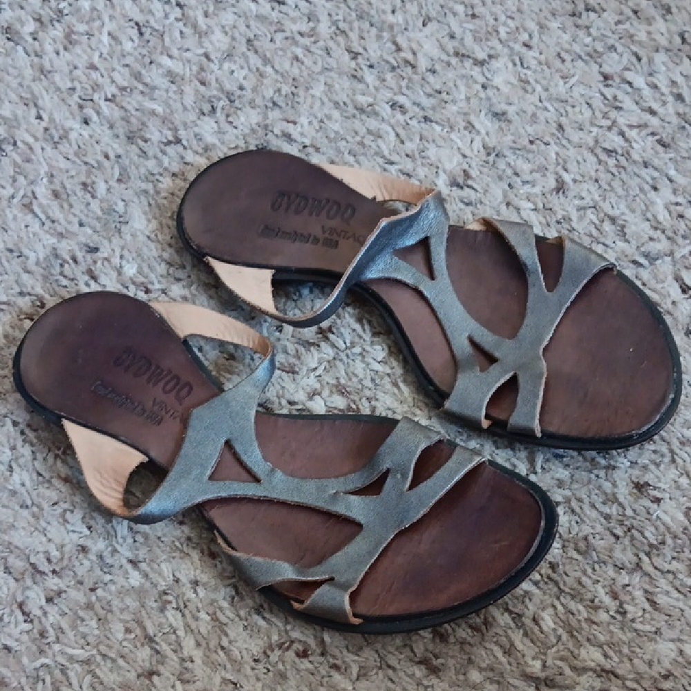 Cydwoq Iron Gray Metallic Sandal Size 36/6